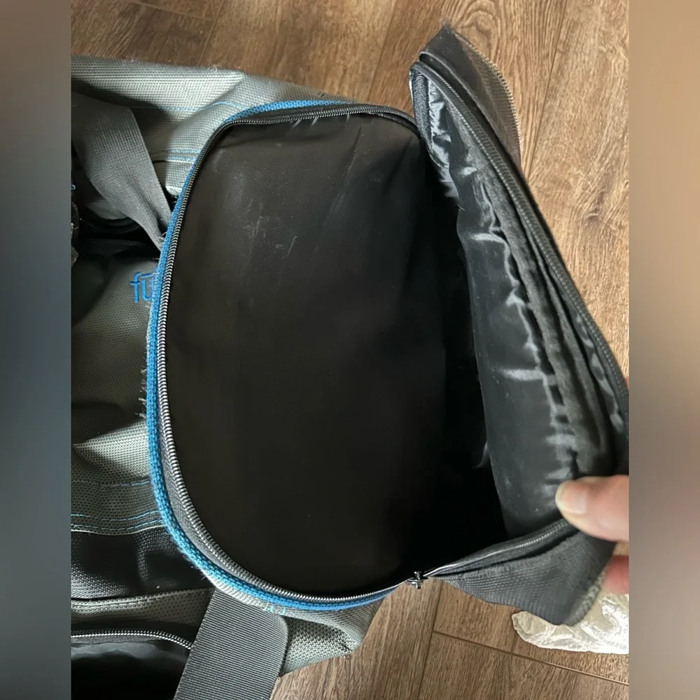 FUL Rolling Duffle/gym bag  22"x12"x12" - Picture 5 of 10